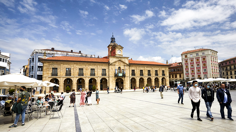 Centro histórico con plaza porticada en Avilés